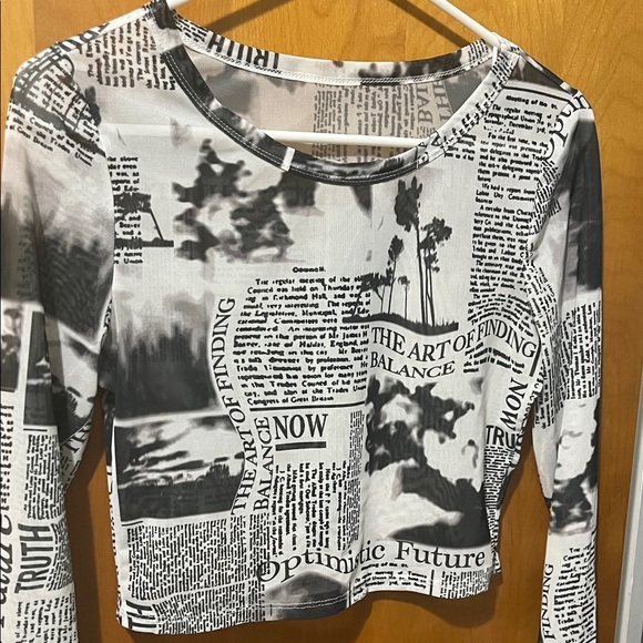 Newspaper Print Long Sleeve Crop Top - Picture 3 of 4